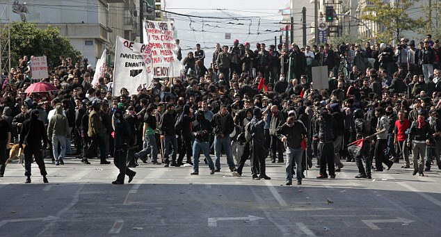 Greek People Take to the Streets to Protest Government Cuts